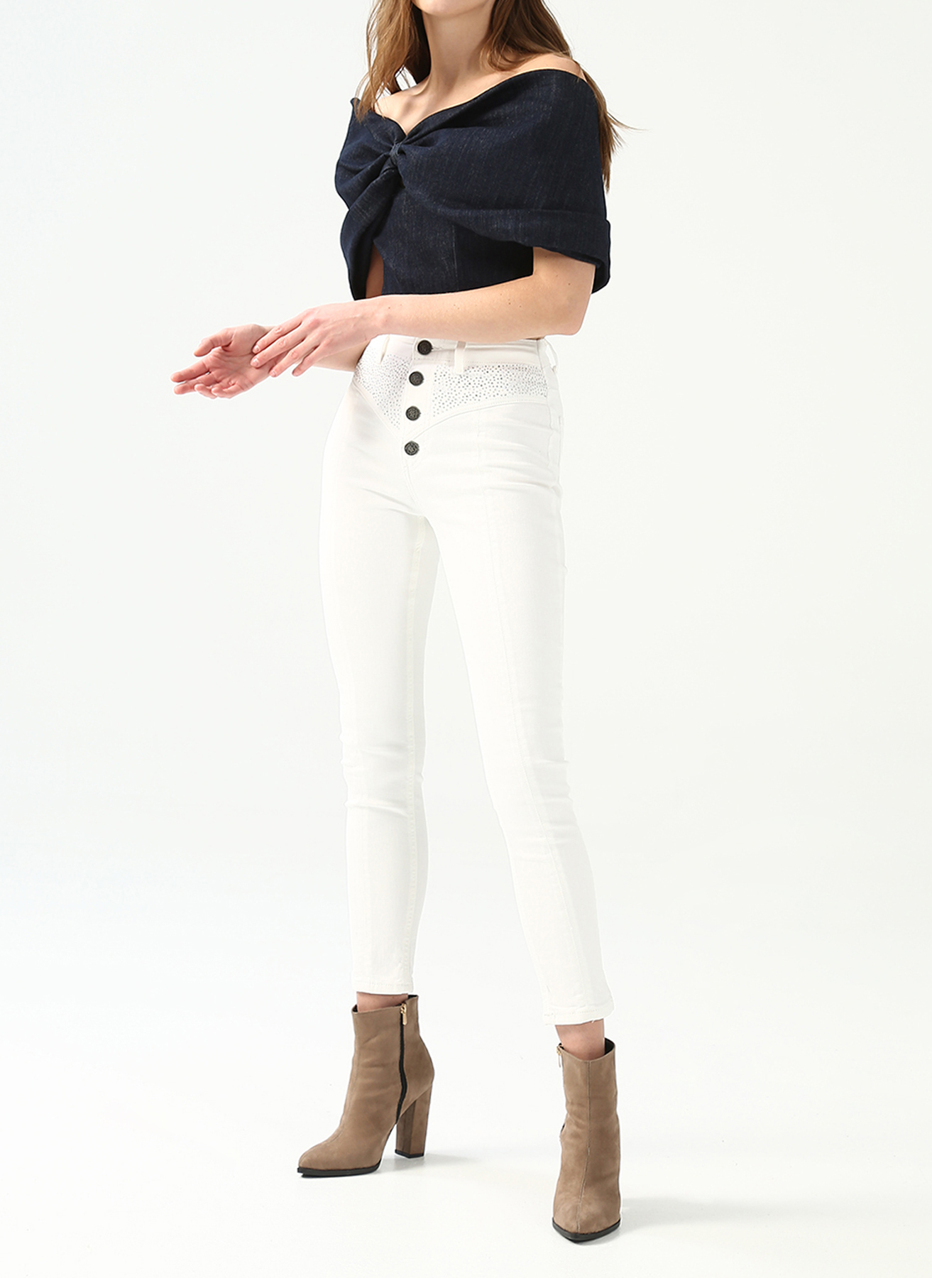 RG-205 Korsaj taş detaylı slimfit beyaz 